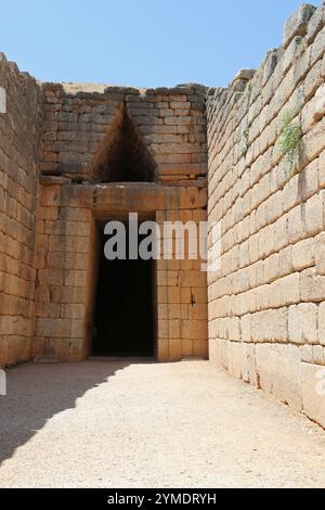 Dromo del Tesoro di Atreo o Tomba di Agamennone, Micene, Grecia. Il Tesoro di Atreo o Tomba di Agamennone è un grande tholos o tomba ad alveare. Foto Stock