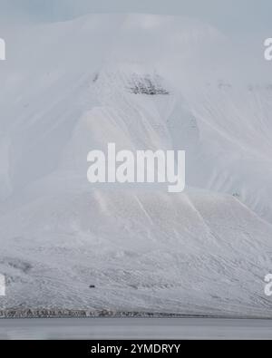 Paesaggi intorno alla città di Longyearbyen Svalbard, Norvegia Foto Stock