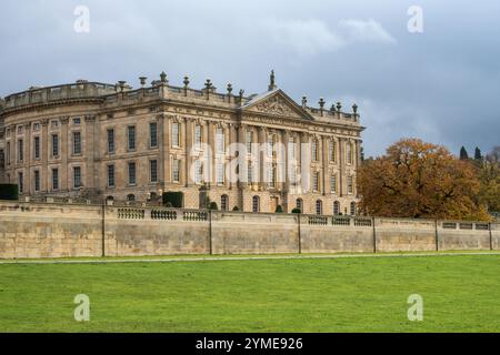 La casa Chatsworth, con 300 stanze, sede del duca di Devonshire, Derbyshire, Inghilterra fotografata in autunno (2024) Foto Stock