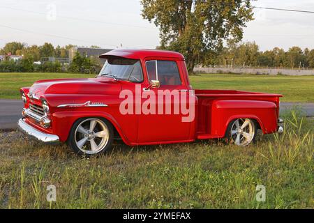 Automobile, camion rosso d'epoca, provincia del Quebec, Canada, Nord America Foto Stock