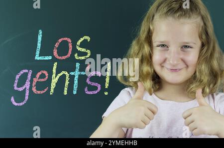 Immagine simbolica sull'argomento dell'inizio della scuola, dell'iscrizione scolastica, dei giorni scolastici, ecc. Foto Stock