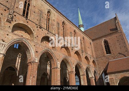 Ex abbazia cistercense, monastero di Chorin in stile gotico Foto Stock