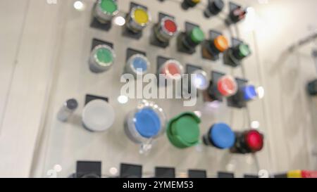 Pannello di controllo della linea di produzione. Pulsanti multicolore. Produzione ed elettricità Foto Stock