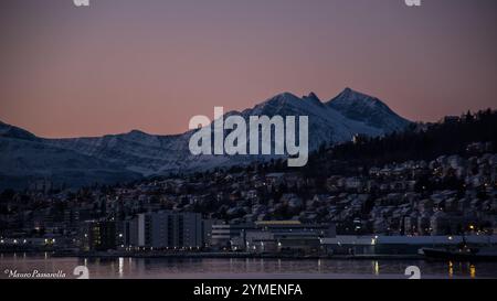 Paesaggi dal porto di Tromsø, Norvegia. Inverno Foto Stock