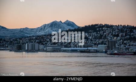 Paesaggi dal porto di Tromsø, Norvegia. Inverno Foto Stock