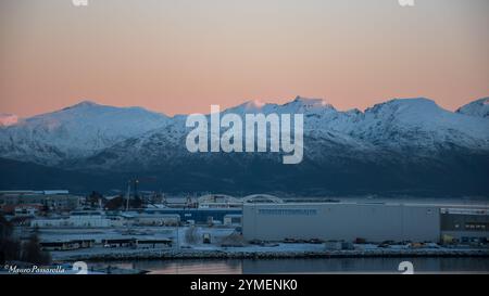 Paesaggi dal porto di Tromsø, Norvegia. Inverno Foto Stock