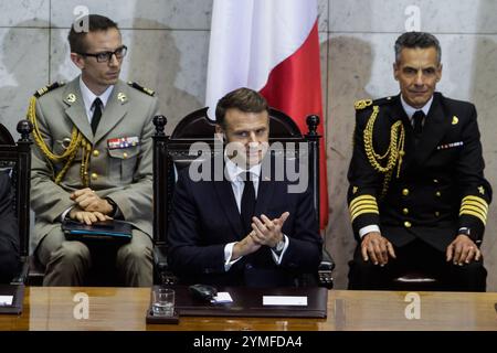 Valparaiso, Cile. 21 novembre 2024. Il Presidente francese Emmanuel Macron siede durante la sua visita al Congresso cileno. Il presidente francese Emmanuel Macron visita il Congresso nazionale cileno nella città di Valparaíso, Cile. Partecipare a una sessione congiunta tra il Senato e la camera dei deputati. Credito: SOPA Images Limited/Alamy Live News Foto Stock