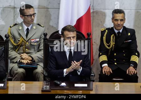 Valparaiso, Cile. 21 novembre 2024. Il Presidente francese Emmanuel Macron siede durante la sua visita al Congresso cileno. Il presidente francese Emmanuel Macron visita il Congresso nazionale cileno nella città di Valparaíso, Cile. Partecipare a una sessione congiunta tra il Senato e la camera dei deputati. (Foto di Cristobal Basaure Araya/SOPA Images/Sipa USA) credito: SIPA USA/Alamy Live News Foto Stock