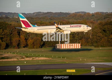 Eurowings Boeing 737-800, atterraggio all'aeroporto di Colonia-Bonn, CGN, NRW, Germania, Foto Stock