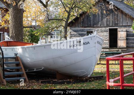 Barca salvavita Hochelaga presso lo storico museo marino di King Street a Port Colborne, Ontario, Canada Foto Stock