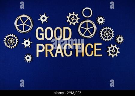 Buona pratica, lettere dell'alfabeto con elemento Gears su sfondo blu navy Foto Stock