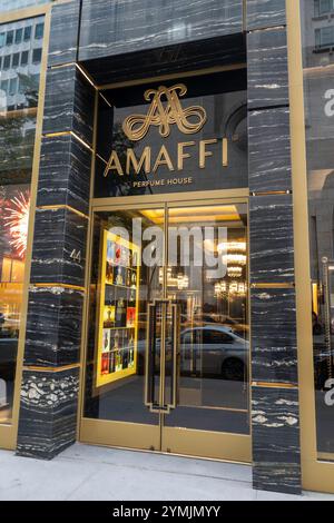 Amaffi Perfume House si trova nel Fuller Building sulla East 57th Street, 2024, NYC, USA Foto Stock