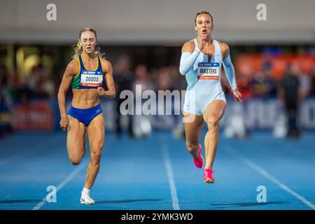 Melbourne, Australia. 15 febbraio 2024. Sprinters, Bree Masters (R) e Olivia Dodds (L) visti sulle piste durante il Maurie Plant Meet Melbourne del 2024 al Lakeside Stadium. World Athletics Continental Tour Gold Meet. (Foto di Olivier Rachon/SOPA Images/Sipa USA) credito: SIPA USA/Alamy Live News Foto Stock