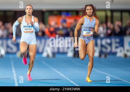 Melbourne, Australia. 15 febbraio 2024. I velocisti australiani Torrie Lewis (R) e Bree Masters (L) visti in azione durante il Maurie Plant Meet Melbourne del 2024 al Lakeside Stadium. World Athletics Continental Tour Gold Meet. (Foto di Olivier Rachon/SOPA Images/Sipa USA) credito: SIPA USA/Alamy Live News Foto Stock