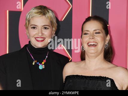 LOS ANGELES, CALIFORNIA - 20 NOVEMBRE: (L-R) Marielle Heller e Amy Adams assistono alla prima di Los Angeles di "Nightbitch" al Linwood Dunn Theater On Foto Stock