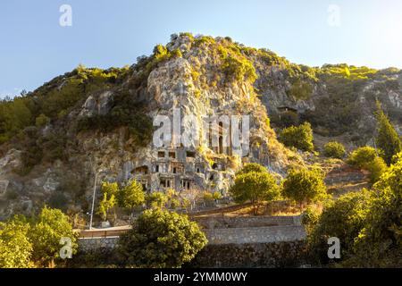 Antiche Tombe di roccia Licia: Esplorare la Tomba di Amyntas a Fethiye, Turchia - 20 ottobre 2024 Foto Stock