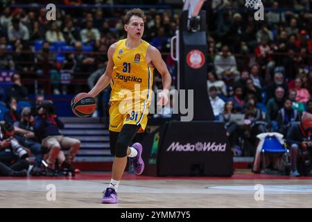 Milano, Italia. 21 novembre 2024. Rokas Jokubaitis n. 31 del Maccabi Playtika Tel Aviv visto in azione durante la partita dell'11° round della stagione regolare di Turkish Airlines EuroLeague 2024/25 tra EA7 Emporio Armani Milan e Maccabi Playtika Tel Aviv all'Unipol Forum. Punteggio finale EA7 Emporio Armani Milano 98 | 86 Maccabi Playtika Tel Aviv (foto di Fabrizio Carabelli/SOPA Images/Sipa USA) credito: SIPA USA/Alamy Live News Foto Stock