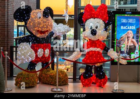 Topolino e Minnie decorazione natalizia a Diemen Paesi Bassi 21-11-2024 Foto Stock