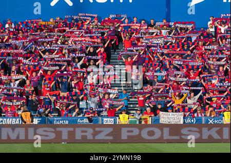 CZESTOCHOWA, POLONIA - 27 MAGGIO 2023: Partita di calcio polacca PKO Ekstraklasa Rakow Czestochowa - KGHM Zaglebie Lubin. JSupporter di Rakow. Foto Stock