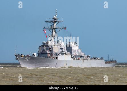 USS Barry, un cacciatorpediniere di classe Arleigh Burke della US Navy, equipaggiato con il sistema di combattimento Aegis. Foto Stock