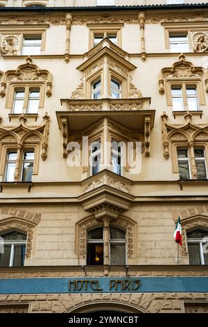 Hotel Paris Prague (in ceco: "Hotel Pariz Praha") costruito all'inizio del XX secolo in stile Art Nouveau e neogotico, città Vecchia di Praga, Cechia Foto Stock