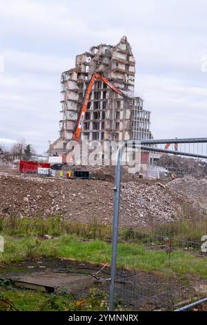 CARDIFF, GALLES - OTTOBRE 29: Una visione generale degli uffici fiscali di Llanishen che sono stati demoliti per far posto ad una nuova scuola il 29 ottobre 2024 a circa Foto Stock