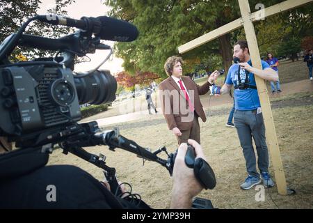 Washington DC, Stati Uniti. 5 novembre 2024. Il giornalista e YouTuber Andrew Callaghan è visto a Lafayette Square a Washington DC il 5 novembre 2024. (Foto di Jaap Arriens/Sipa USA) credito: SIPA USA/Alamy Live News Foto Stock