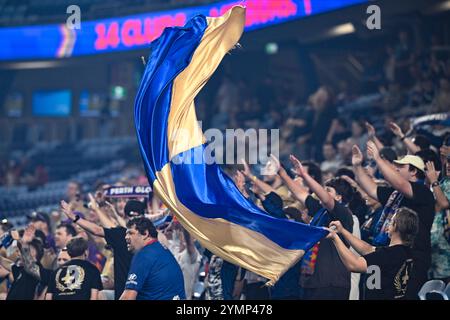 22 novembre 2024; Allianz Stadium, Sydney, NSW, Australia: A-League Football, i Newcastle Jets contro i Central Coast Mariners; i tifosi del Newcastle tifanno il tifo per la loro squadra Foto Stock