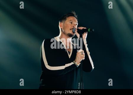 Napoli, Italia. 21 novembre 2024. Lee Ryan dei Blue si esibisce al Palapartenope di Napoli, Italia, il 21 novembre 2024 (foto di Francesco Luciano/NurPhoto). Crediti: NurPhoto SRL/Alamy Live News Foto Stock