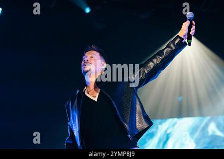 Napoli, Italia. 21 novembre 2024. Lee Ryan dei Blue si esibisce al Palapartenope di Napoli, Italia, il 21 novembre 2024 (foto di Francesco Luciano/NurPhoto). Crediti: NurPhoto SRL/Alamy Live News Foto Stock