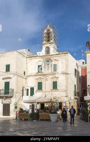 Palazzo dell'Orologio in Piazza Vittorio Emanuele, Palazzo dell'Orologio, Polignano A Mare, Puglia, Italia, Europa Foto Stock