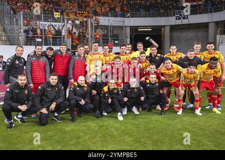 LUBIN, POLONIA - 19 OTTOBRE 2024: Partita di calcio polacca PKO Ekstraklasa tra KGHM Zaglebie Lubin e Jagiellonia Bialystok. Joy team di Jagiellonia Foto Stock