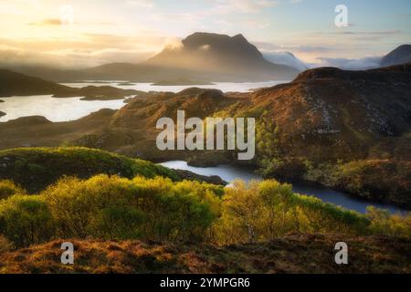 Le montagne di Coigach e Assynt nell'estremo nord-ovest delle Highlands scozzesi Foto Stock