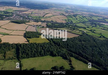 Vista aerea dei terreni agricoli da Wenlock Edge nello Shropshire, Inghilterra, Regno Unito Foto Stock