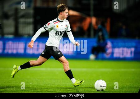 Den Bosch - Lennard Hartjes dell'Excelsior Rotterdam durante il sedicesimo round della Keuken Kampioen Divisie stagione 2024/2025. La partita è ambientata tra il Den Bosch e l'Excelsior Rotterdam allo Stadion De Vliert il 22 novembre 2024 a Den Bosch, nei Paesi Bassi. (VK Sportphoto/Yannick Verhoeven) credito: Yannick Verhoeven/Alamy Live News Foto Stock