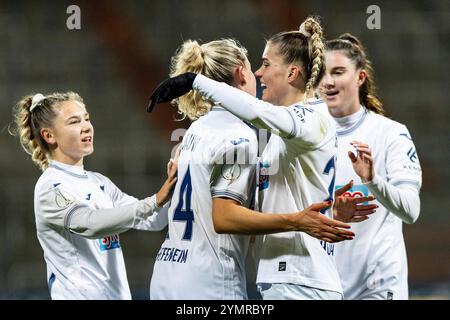 TSG Hoffenheim im Jubel, 3:0, Selina Cerci (TSG Hoffenheim, 29) DFB-Pokal Frauen 2024/25, Achtelfinale: VFL Bochum - TSG Hoffenheim; Vonovia Ruhrstadion, Bochum; 22.11.2024 le normative DFB vietano qualsiasi uso di fotografie come sequenze di immagini e/o quasi video. Credito: dpa Picture Alliance/Alamy Live News Foto Stock