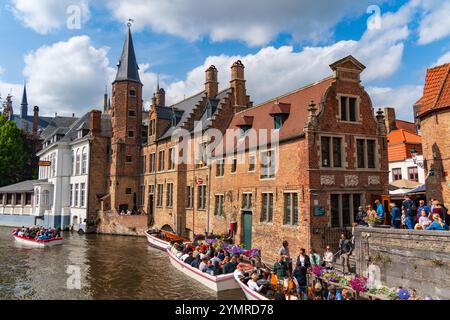 Rozenhoedkaai, Rosary Quay, la parte più famosa del canale di Bruges, Belgio Foto Stock