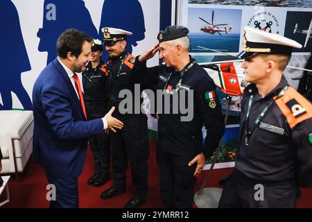 Torino, la 41a Assemblea annuale ANCI al Lingotto Fiere. Nella foto: Matteo Salvini allo stand della Guardia Costiera credito: Independent Photo Agency Srl/Alamy Live News Foto Stock