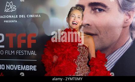 Torino, Italia. 22 novembre 2024. L'attrice americana Sharon Stone sul Red carpet dell'evento di apertura del Torino Film Festival 2024 Foto Stock