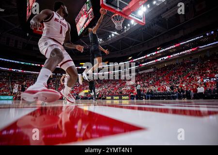 Raleigh, North Carolina, Stati Uniti. 22 novembre 2024. William & Mary Tribe, l'attaccante Noah Collier (5), segna contro i North Carolina State Wolfpack durante il secondo tempo della partita di pallacanestro NCAA al Lenovo Center di Raleigh, North Carolina. (Scott Kinser/CSM). Crediti: csm/Alamy Live News Foto Stock