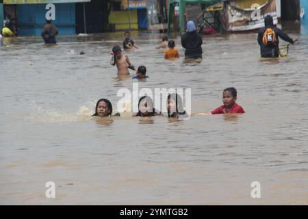 Inondazioni verificatesi a Dayeuhkolot, nella Reggenza di Bandung, Indonesia. Le inondazioni in quest'area si verificano spesso durante la stagione delle piogge. Foto Stock