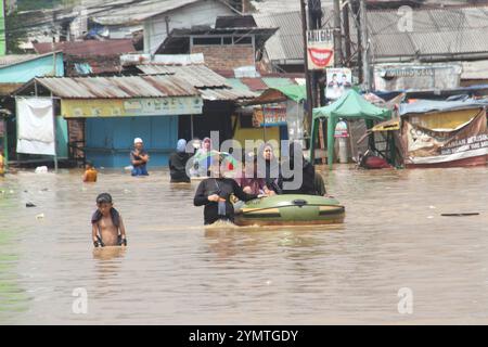 Inondazioni verificatesi a Dayeuhkolot, nella Reggenza di Bandung, Indonesia. Le inondazioni in quest'area si verificano spesso durante la stagione delle piogge. Foto Stock