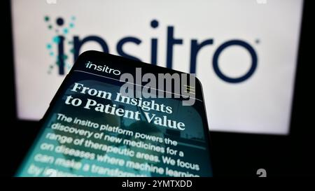 Germania. 14 luglio 2024. In questa illustrazione fotografica, uno smartphone con il sito Web della società di biotecnologie statunitense Insitro Inc. È visibile davanti al logo aziendale. (Foto di Timon Schneider/SOPA Images/Sipa USA) *** esclusivamente per notizie editoriali **** credito: SIPA USA/Alamy Live News Foto Stock