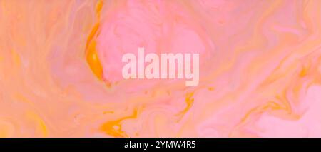 Sfondo pittura liquida Fluid Art con colori rosa e arancione vorticosi per creare un pattern astratto dinamico Foto Stock