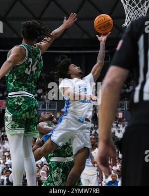 Honolulu, Hawaii, Stati Uniti. 22 novembre 2024. La guardia del North Carolina Elliot Cadeau (3) guida fino al basket durante la partita di basket NCAA del 2024 tra i North Carolina Tar Heels e la University of Hawaii Rainbow Warriors alla SimpliFi Arena allo Stan Sheriff Center di Honolulu, Hawaii. Glenn Yoza/CSM/Alamy Live News Foto Stock