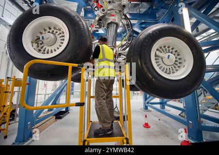 Il sito di Airbus a Filton, Bristol - assemblando l'aereo militare A400M e l'aereo civile A350 - l'impianto di prova integrato del carrello di atterraggio A350 Foto Stock