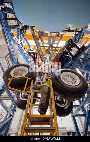 Il sito di Airbus a Filton, Bristol - assemblando l'aereo militare A400M e l'aereo civile A350 - l'impianto di prova integrato del carrello di atterraggio A350 Foto Stock