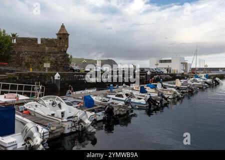 Conosciuta come Sea-City, Horta, Faial Island, Azzorre, ha una grande tradizione nautica. Foto Stock