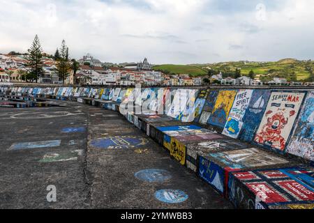 Conosciuta come Sea-City, Horta, Faial Island, Azzorre, ha una grande tradizione nautica. Foto Stock