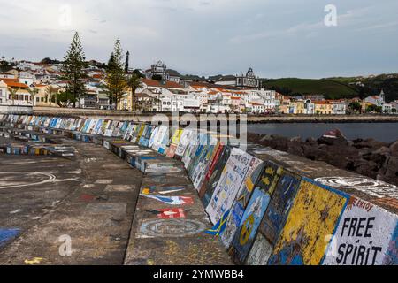 Conosciuta come Sea-City, Horta, Faial Island, Azzorre, ha una grande tradizione nautica. Foto Stock